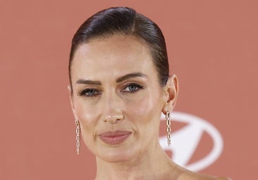 Por qué el rubor rojo favorece más que el rosa después de los 50